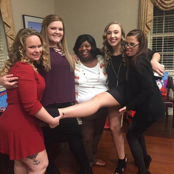 Meet your Posher, Naita - Picture 1 of 1